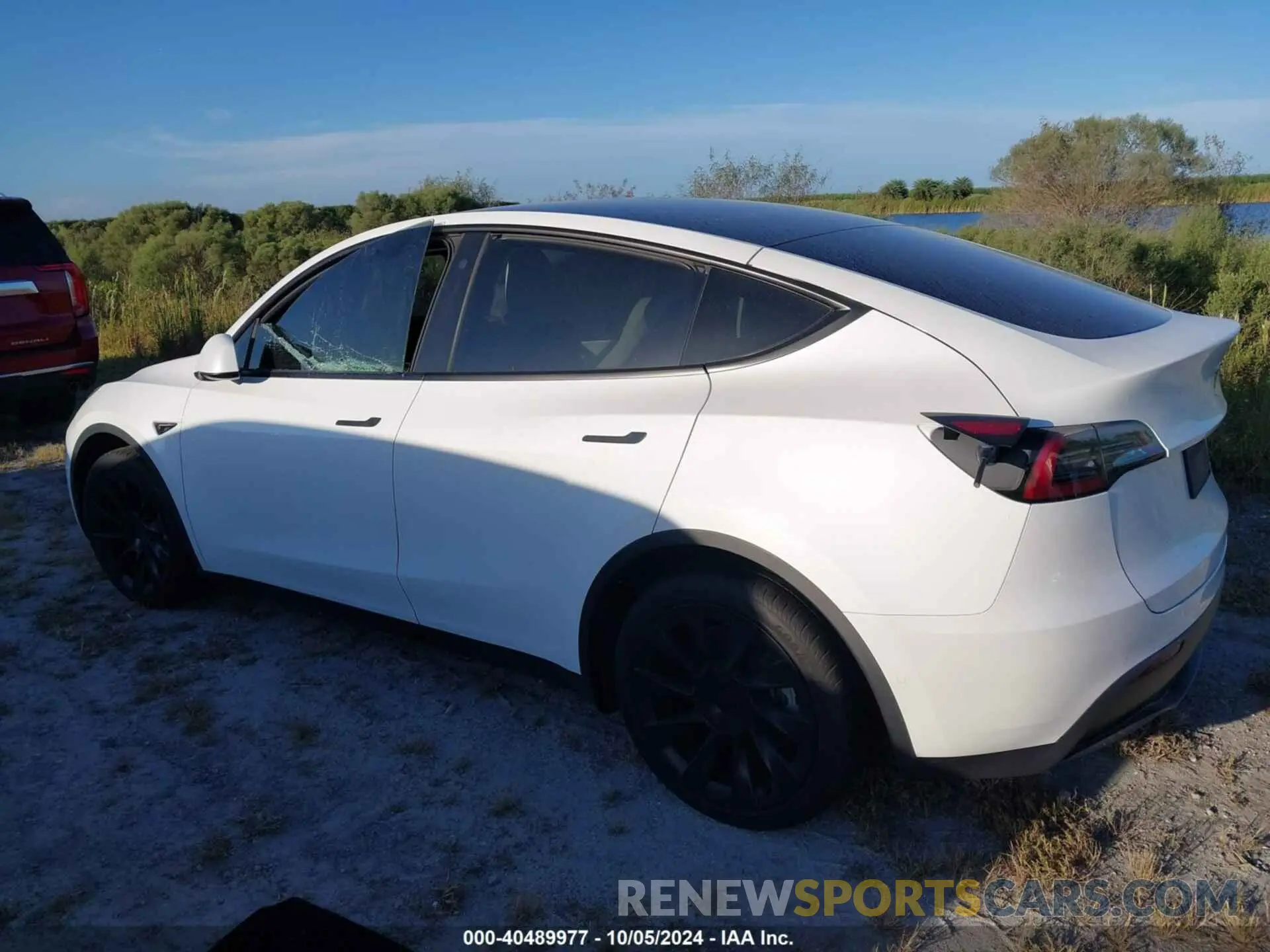14 Photograph of a damaged car 7SAYGAEE8NF468529 TESLA MODEL Y 2022