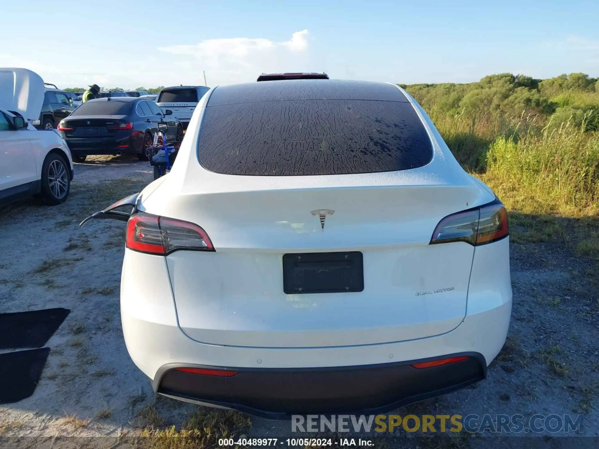 16 Photograph of a damaged car 7SAYGAEE8NF468529 TESLA MODEL Y 2022