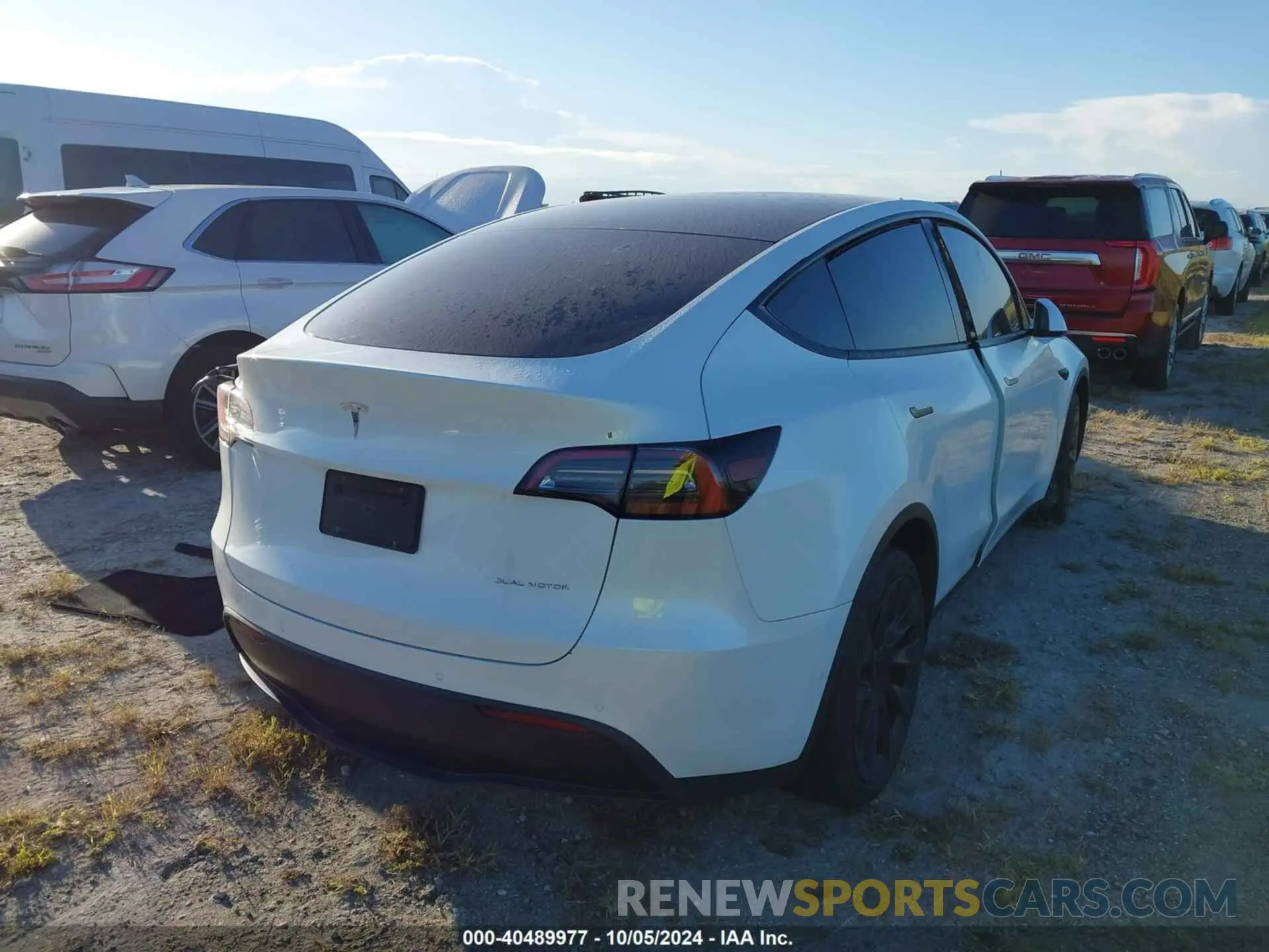 4 Photograph of a damaged car 7SAYGAEE8NF468529 TESLA MODEL Y 2022