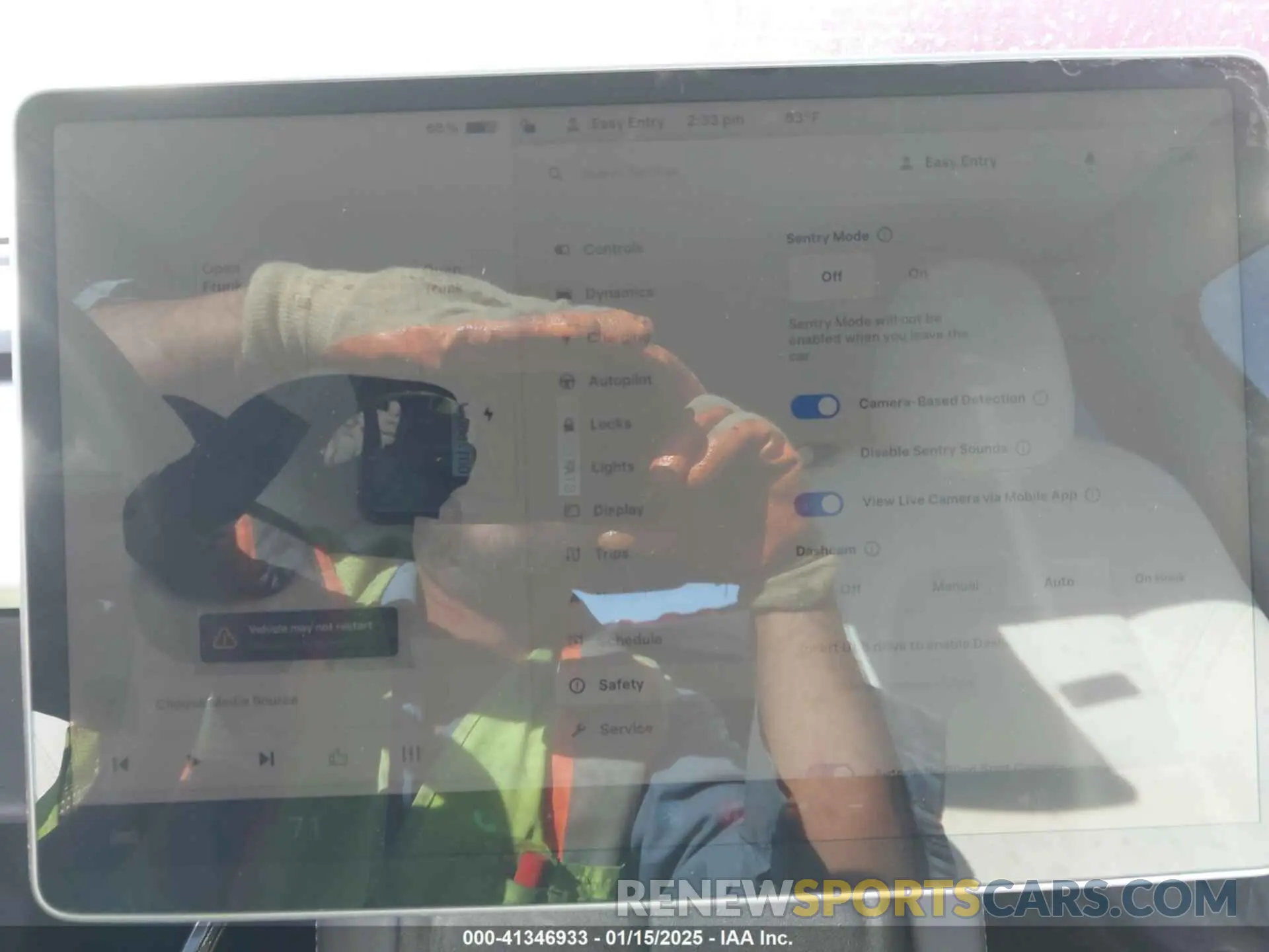 18 Photograph of a damaged car 7SAYGAEE8NF506843 TESLA MODEL Y 2022