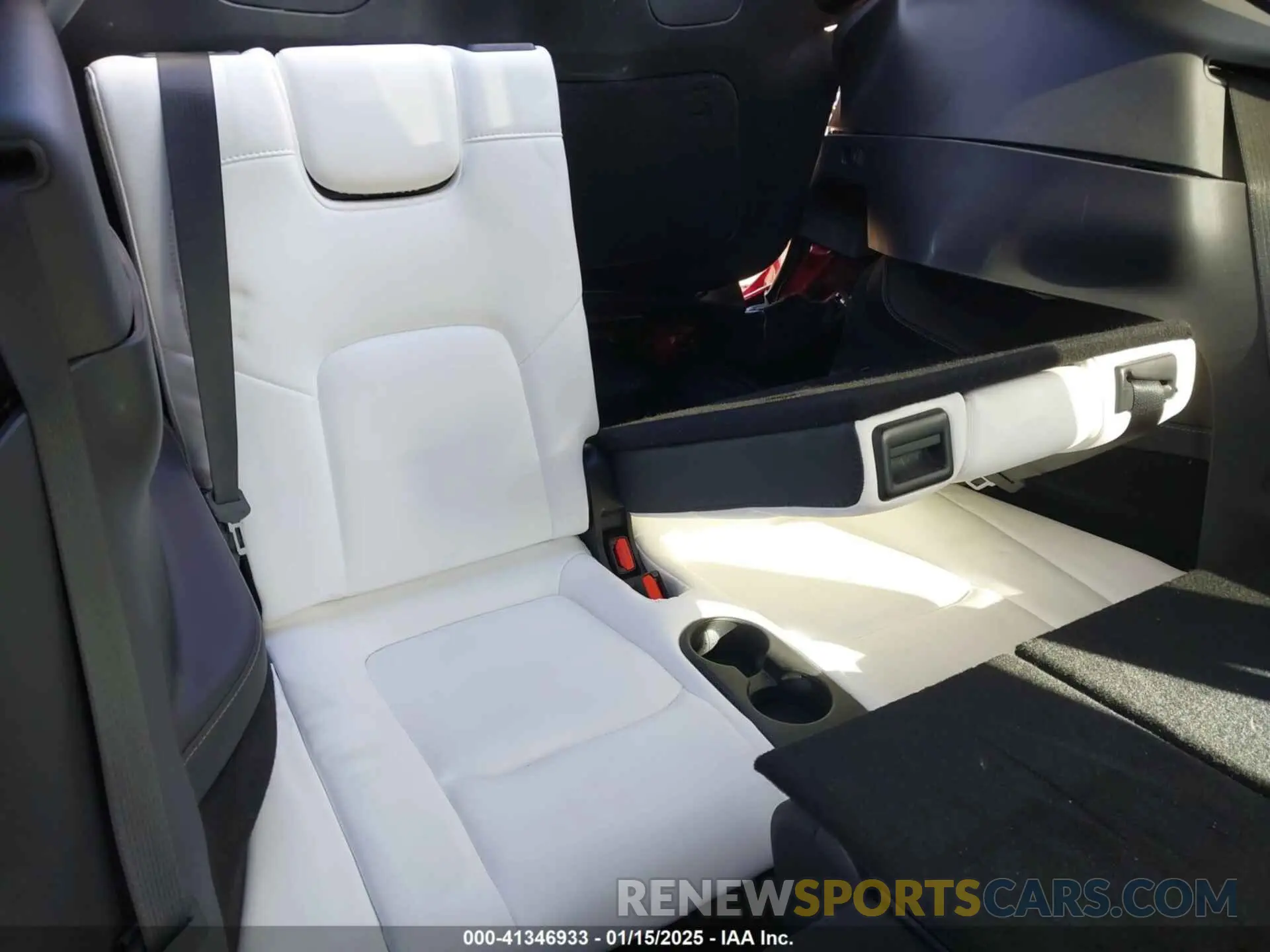 19 Photograph of a damaged car 7SAYGAEE8NF506843 TESLA MODEL Y 2022