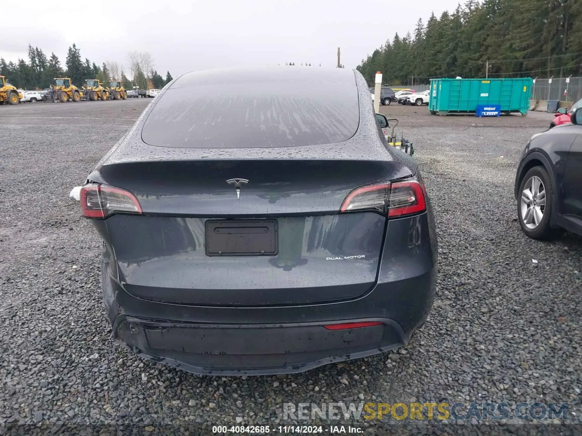 17 Photograph of a damaged car 7SAYGAEE8NF570624 TESLA MODEL Y 2022
