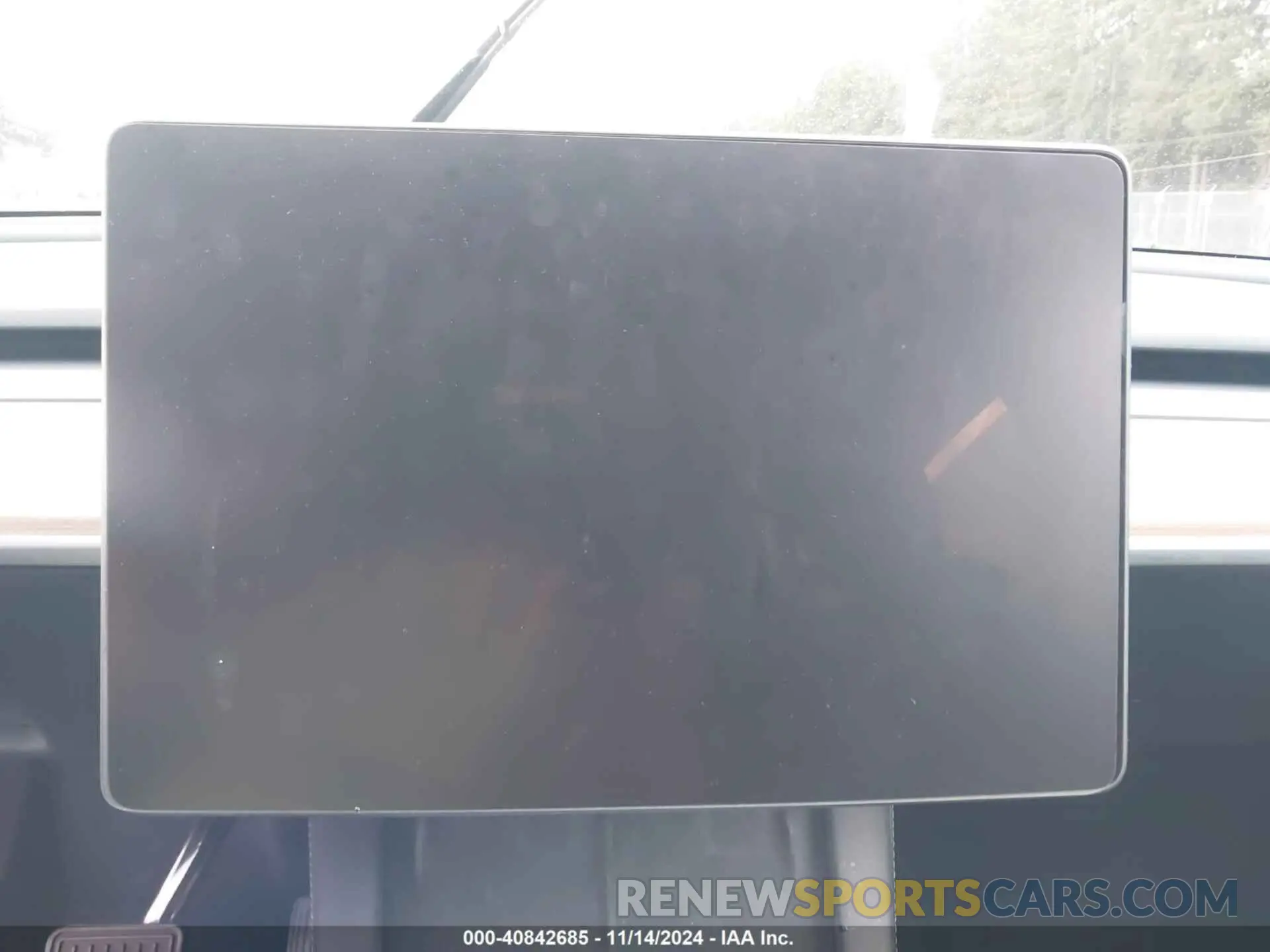 18 Photograph of a damaged car 7SAYGAEE8NF570624 TESLA MODEL Y 2022