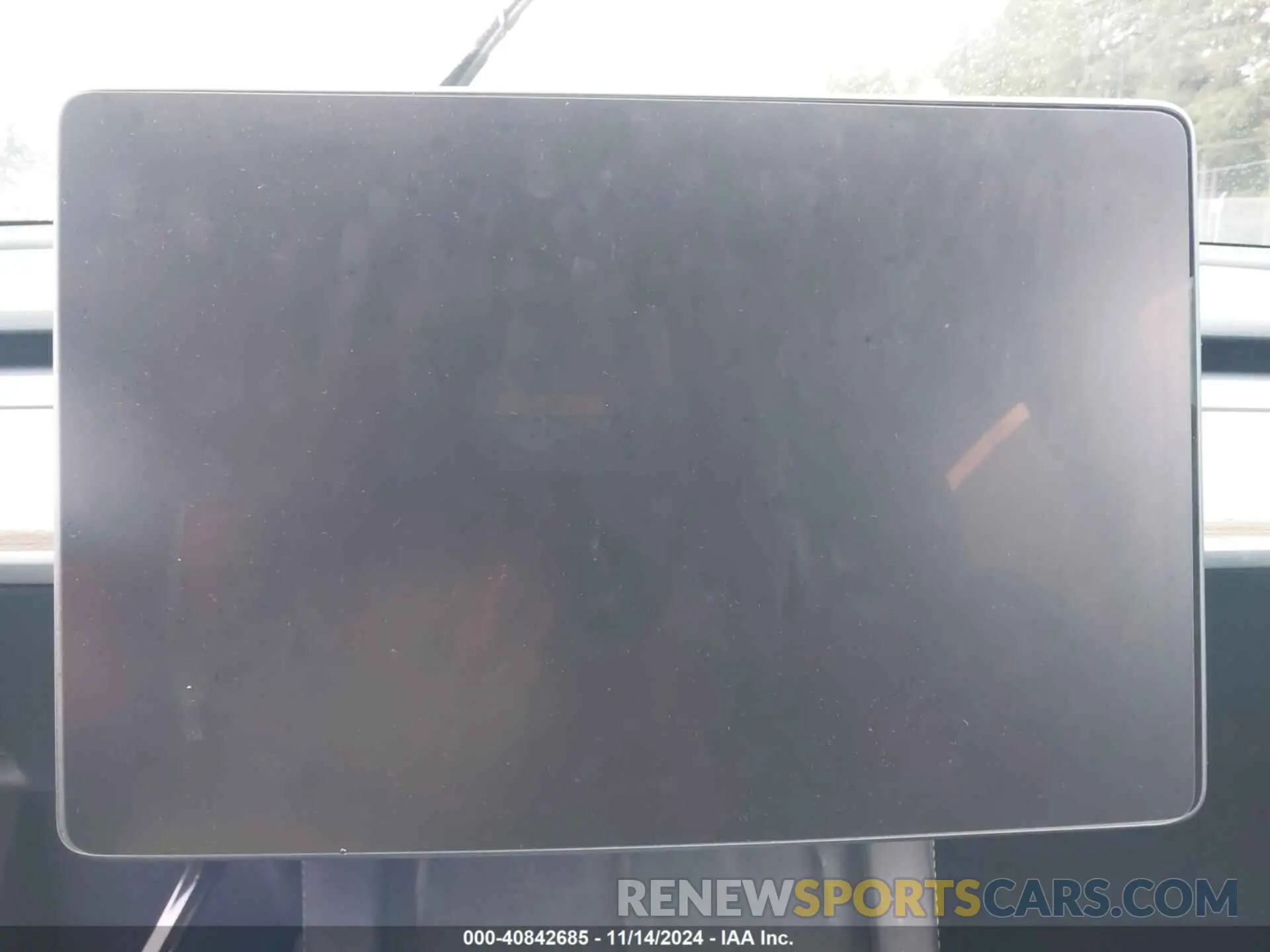 19 Photograph of a damaged car 7SAYGAEE8NF570624 TESLA MODEL Y 2022