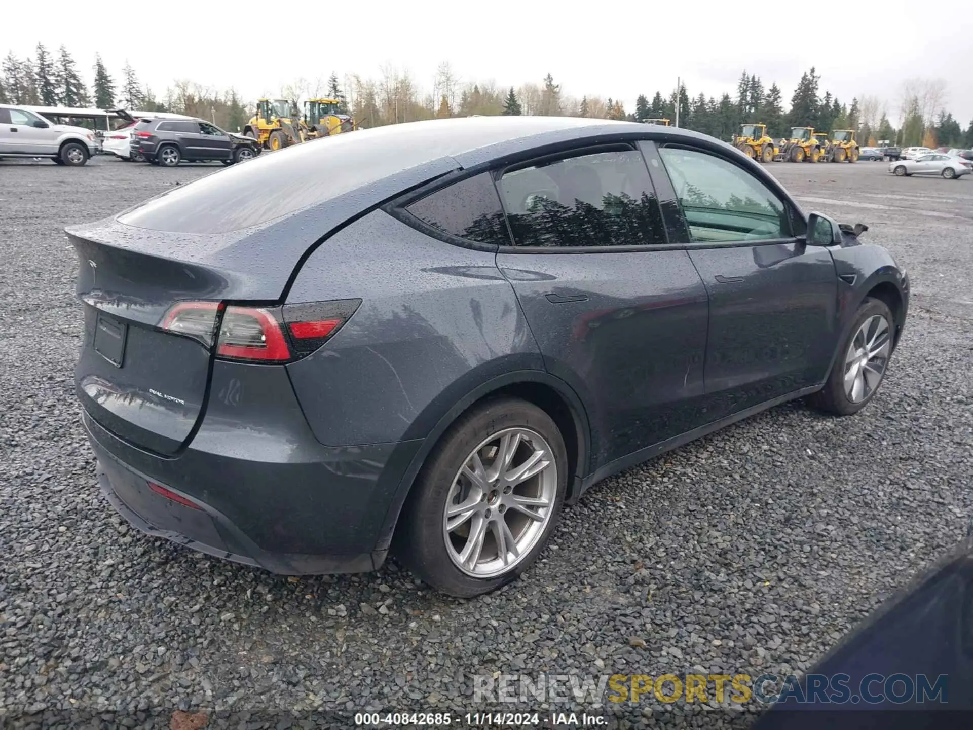4 Photograph of a damaged car 7SAYGAEE8NF570624 TESLA MODEL Y 2022