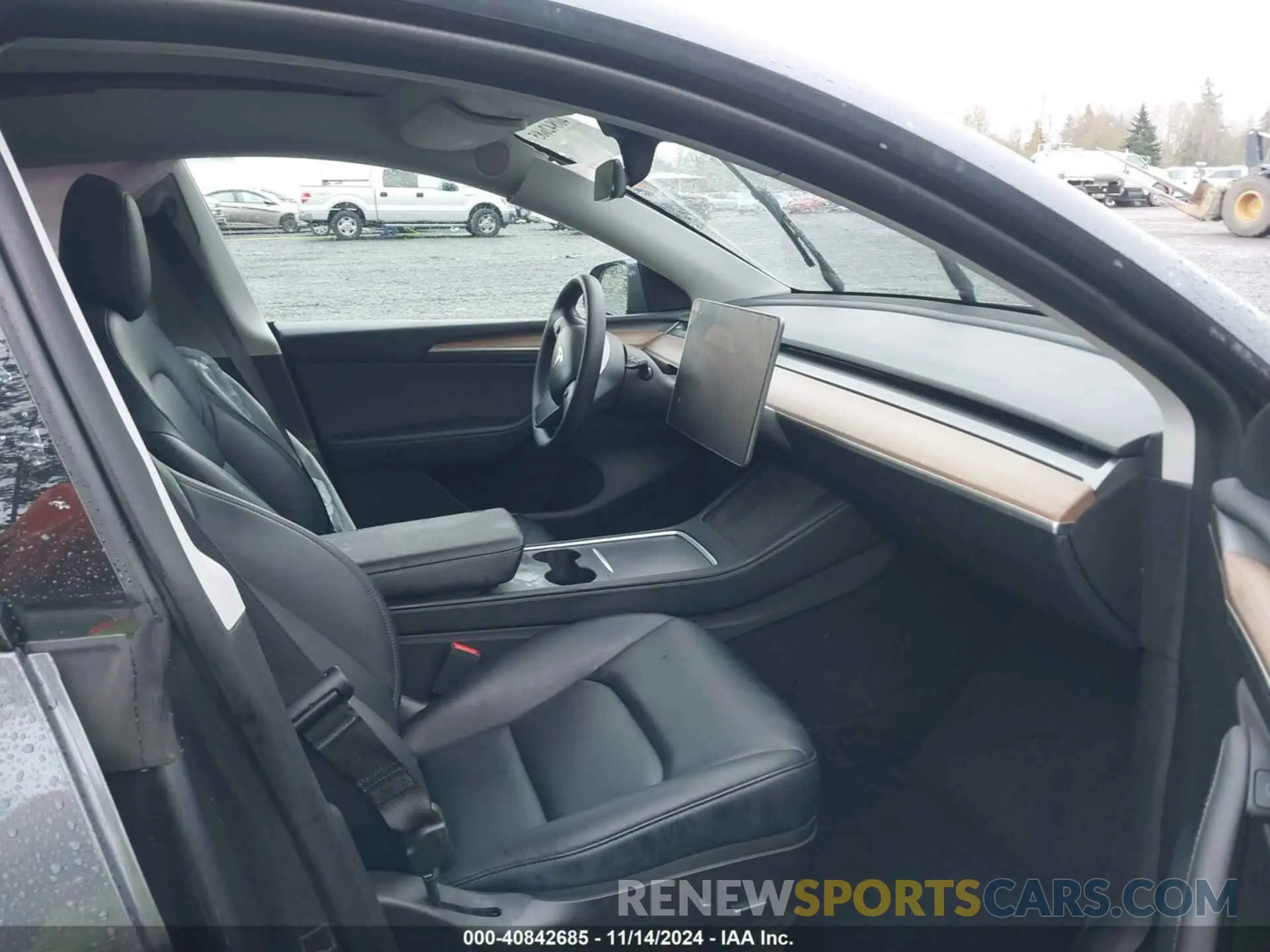 5 Photograph of a damaged car 7SAYGAEE8NF570624 TESLA MODEL Y 2022