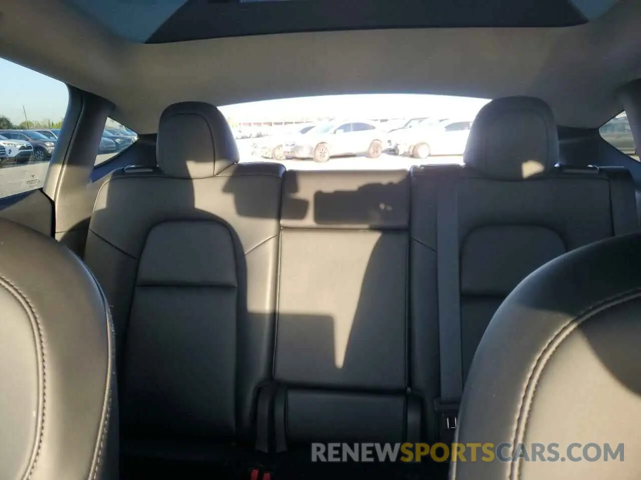 10 Photograph of a damaged car 7SAYGAEE9NF366382 TESLA MODEL Y 2022