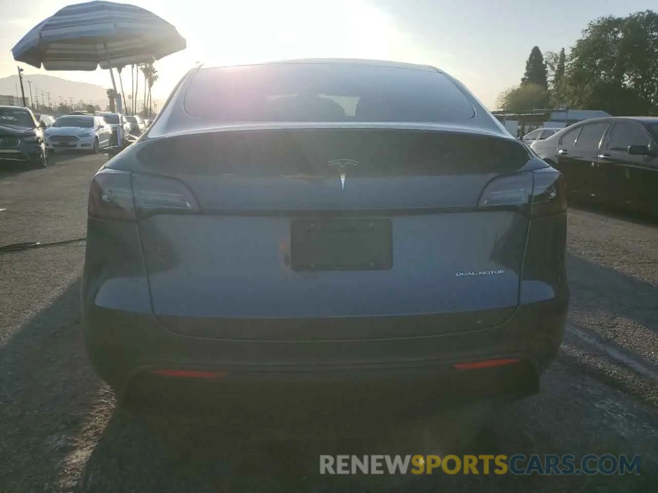 6 Photograph of a damaged car 7SAYGAEE9NF366382 TESLA MODEL Y 2022