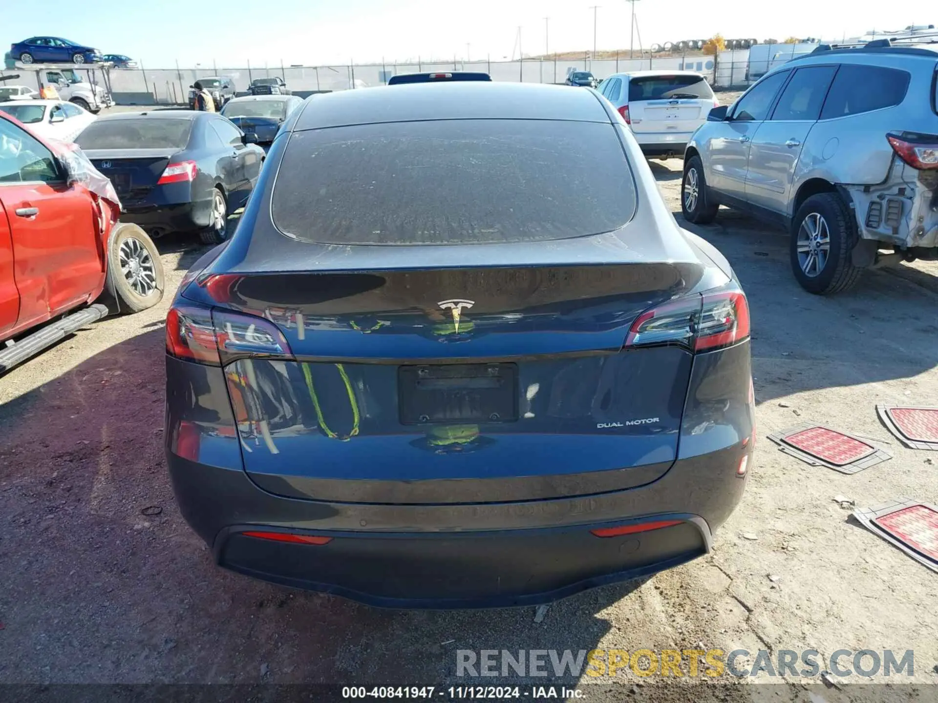 15 Photograph of a damaged car 7SAYGAEE9NF398040 TESLA MODEL Y 2022