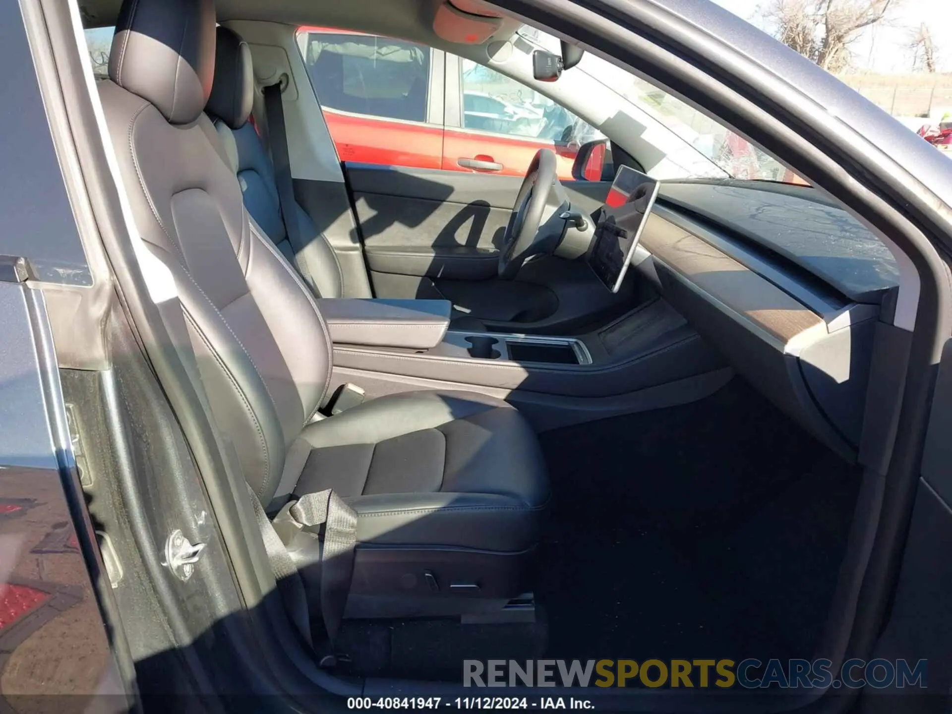 5 Photograph of a damaged car 7SAYGAEE9NF398040 TESLA MODEL Y 2022