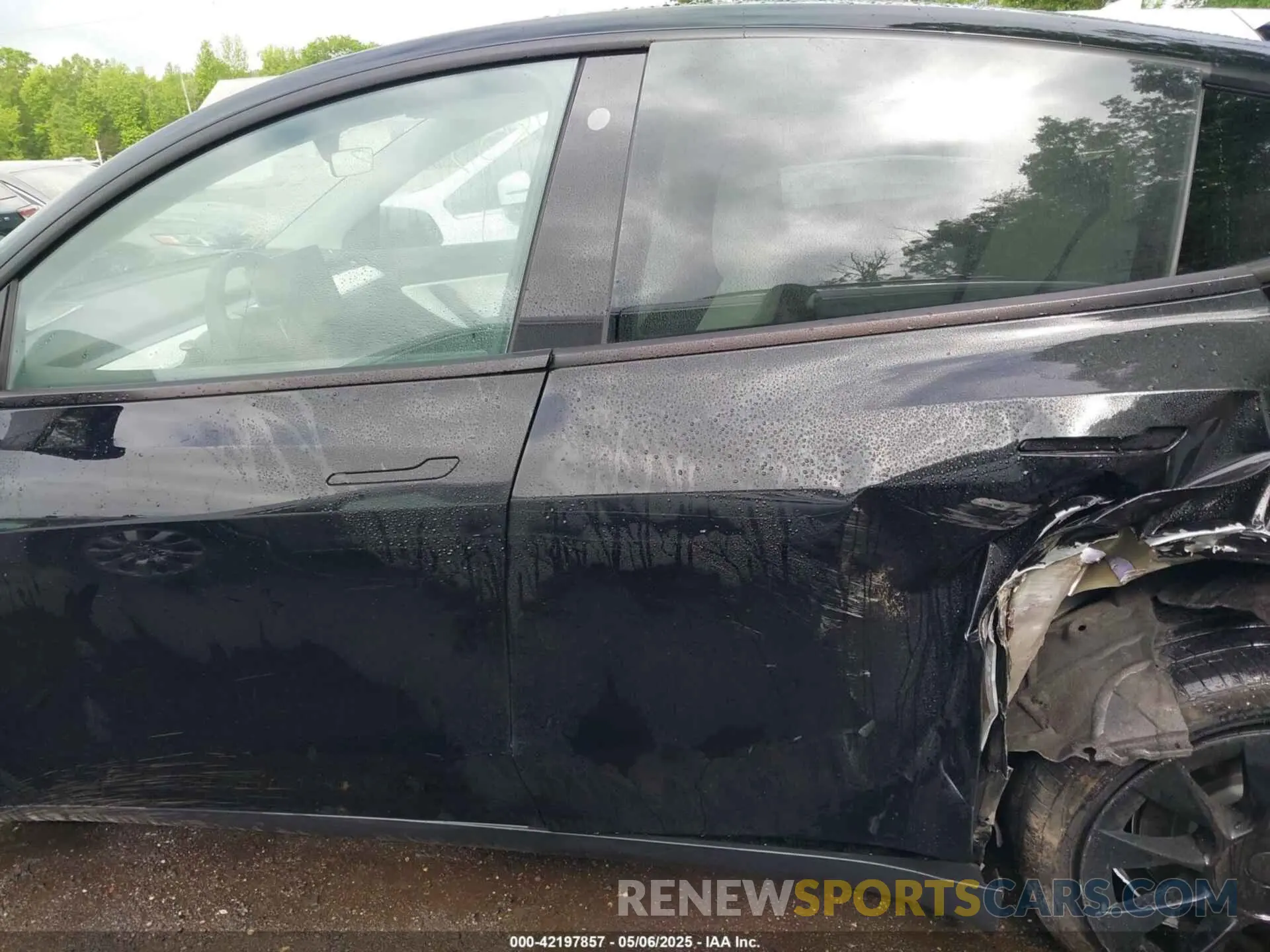 14 Photograph of a damaged car 7SAYGAEE9NF464960 TESLA MODEL Y 2022