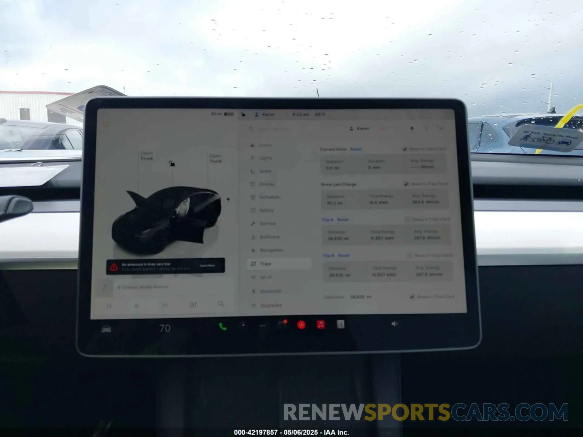 18 Photograph of a damaged car 7SAYGAEE9NF464960 TESLA MODEL Y 2022