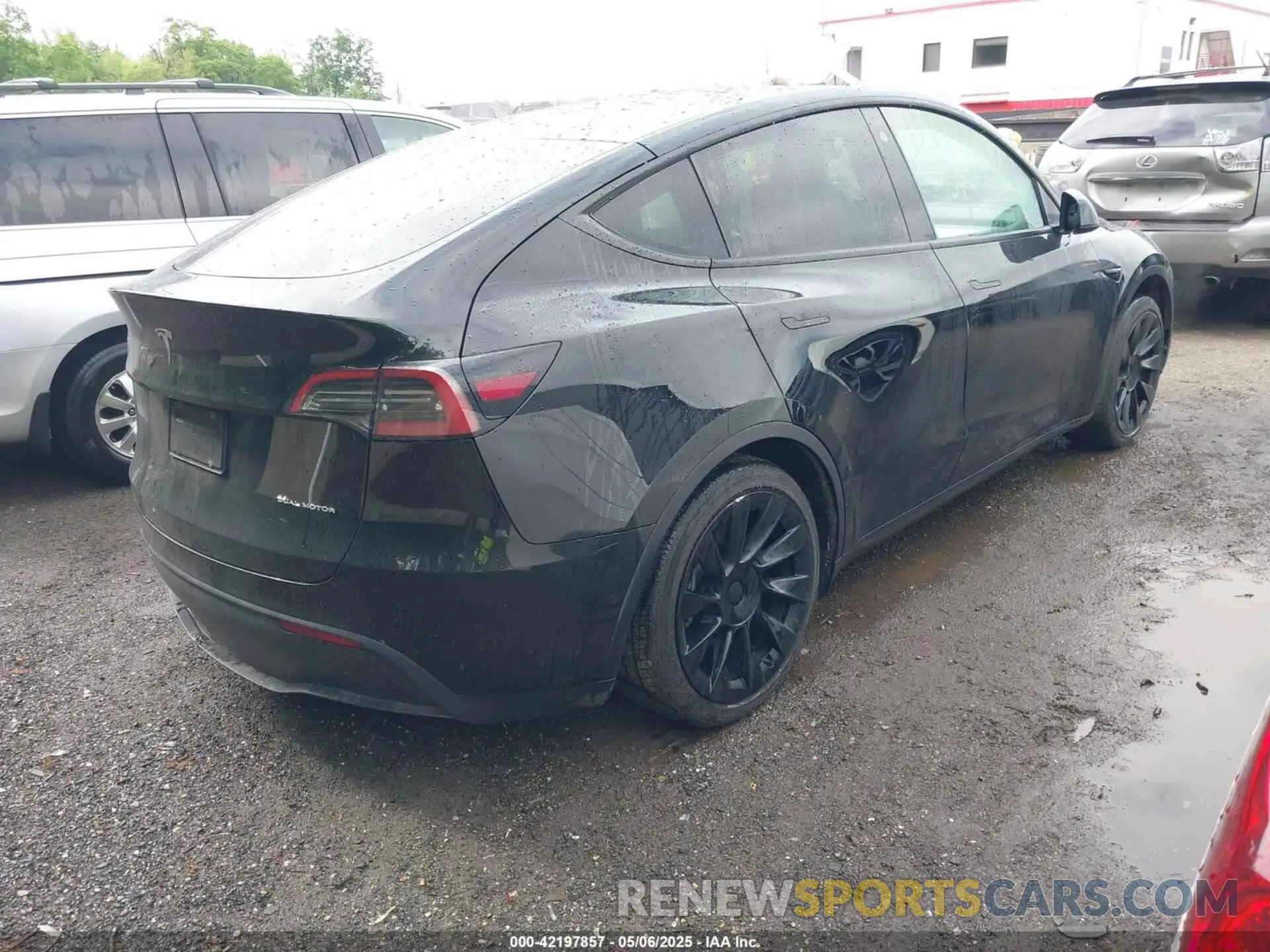 4 Photograph of a damaged car 7SAYGAEE9NF464960 TESLA MODEL Y 2022