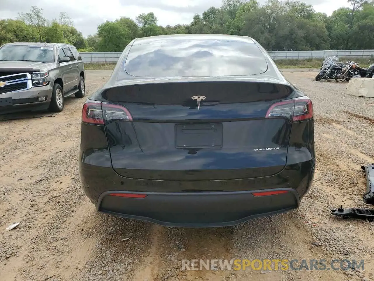 6 Photograph of a damaged car 7SAYGAEE9NF468927 TESLA MODEL Y 2022