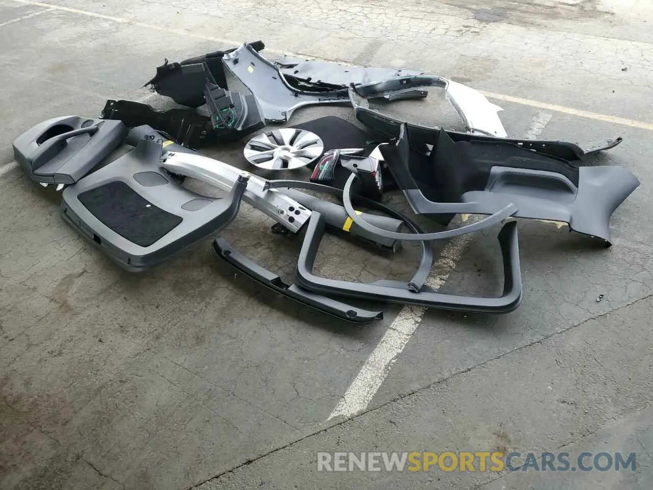 13 Photograph of a damaged car 7SAYGAEE9NF493262 TESLA MODEL Y 2022