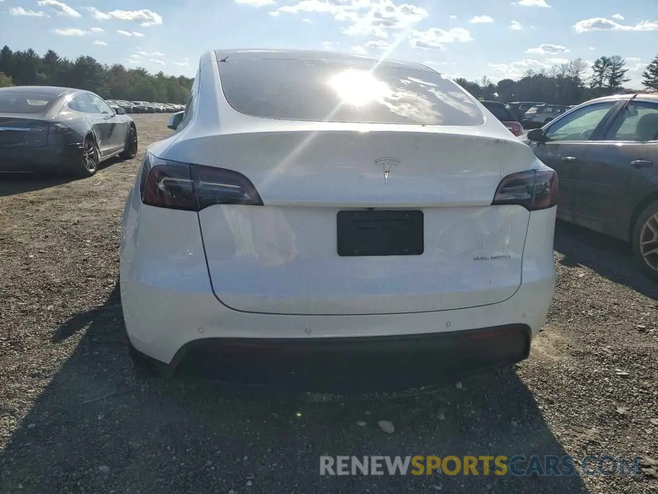 6 Photograph of a damaged car 7SAYGAEEXNF309334 TESLA MODEL Y 2022