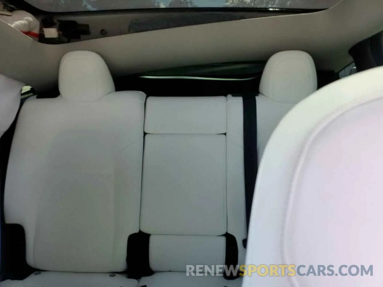 10 Photograph of a damaged car 7SAYGAEEXNF326814 TESLA MODEL Y 2022