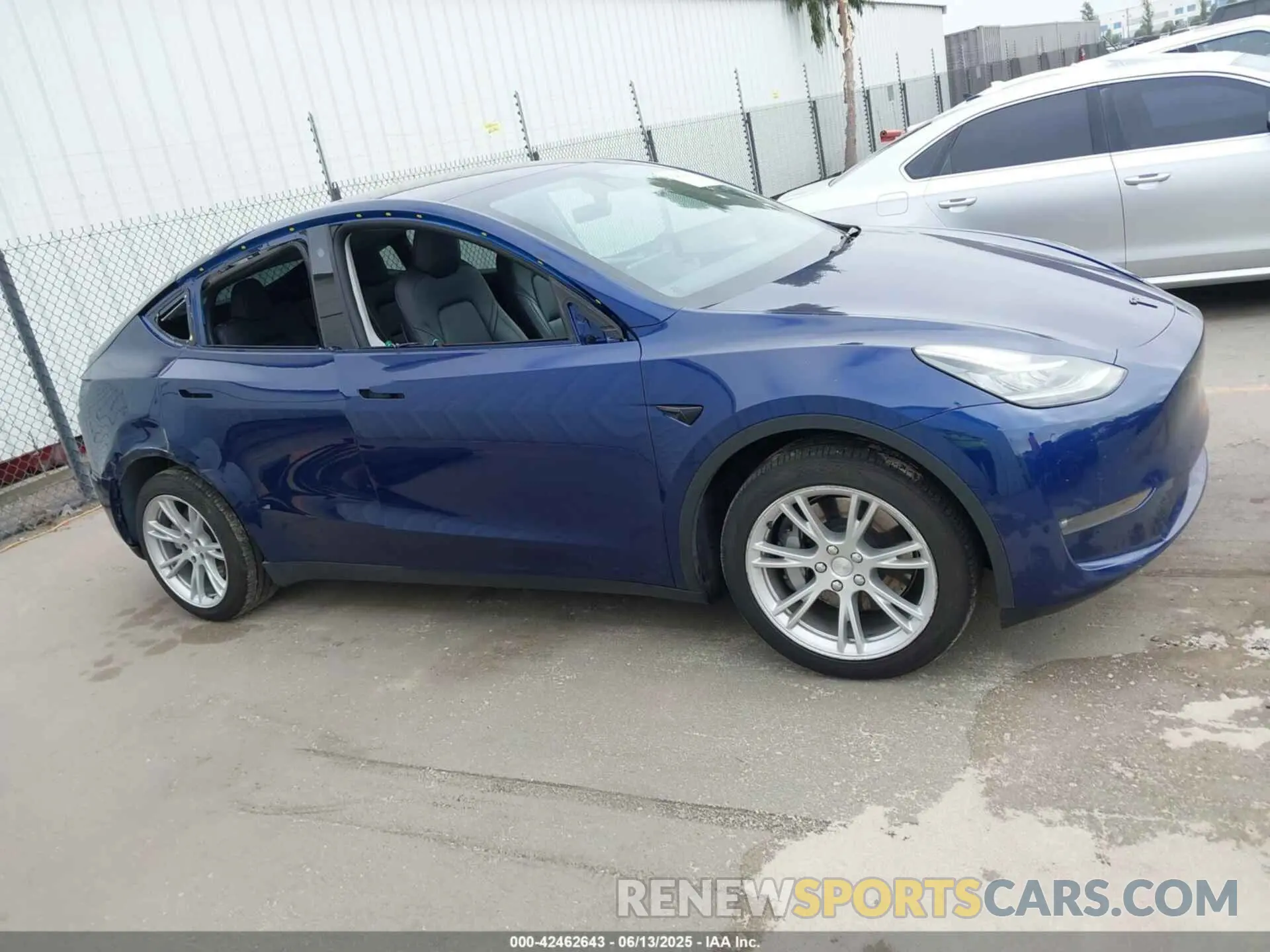14 Photograph of a damaged car 7SAYGAEEXNF363300 TESLA MODEL Y 2022