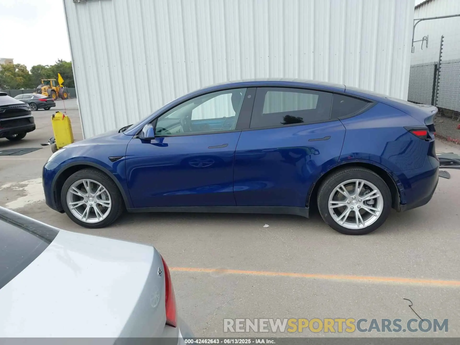15 Photograph of a damaged car 7SAYGAEEXNF363300 TESLA MODEL Y 2022