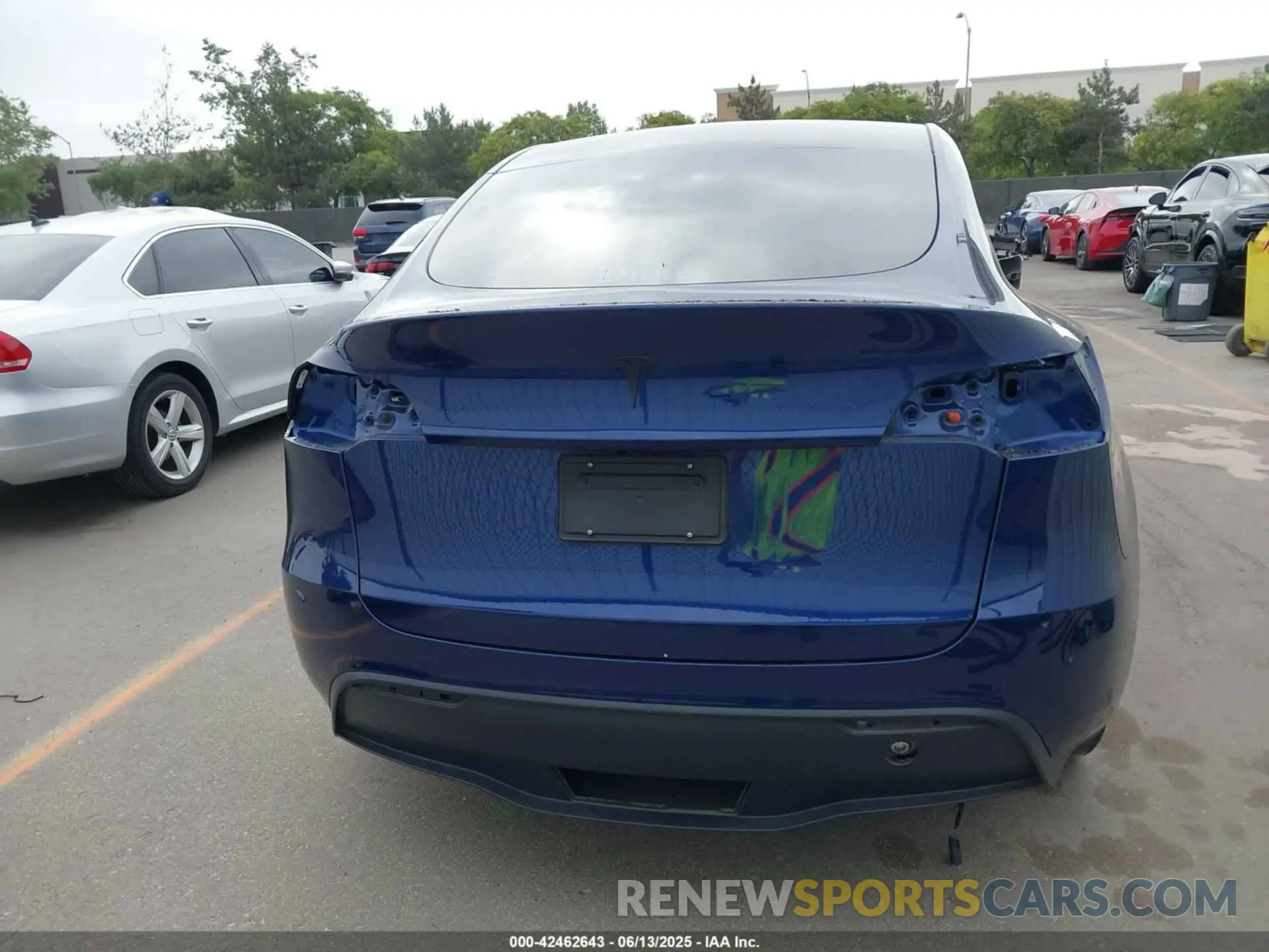 17 Photograph of a damaged car 7SAYGAEEXNF363300 TESLA MODEL Y 2022