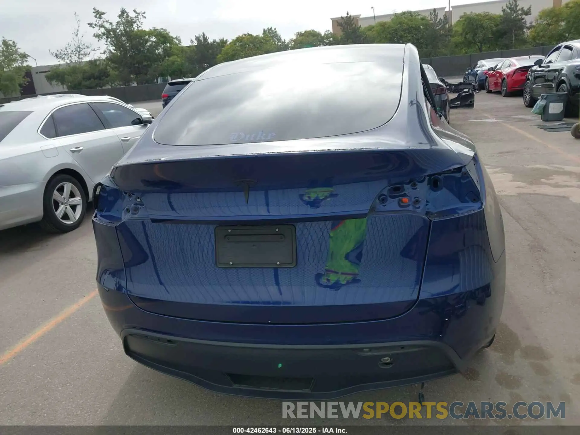21 Photograph of a damaged car 7SAYGAEEXNF363300 TESLA MODEL Y 2022