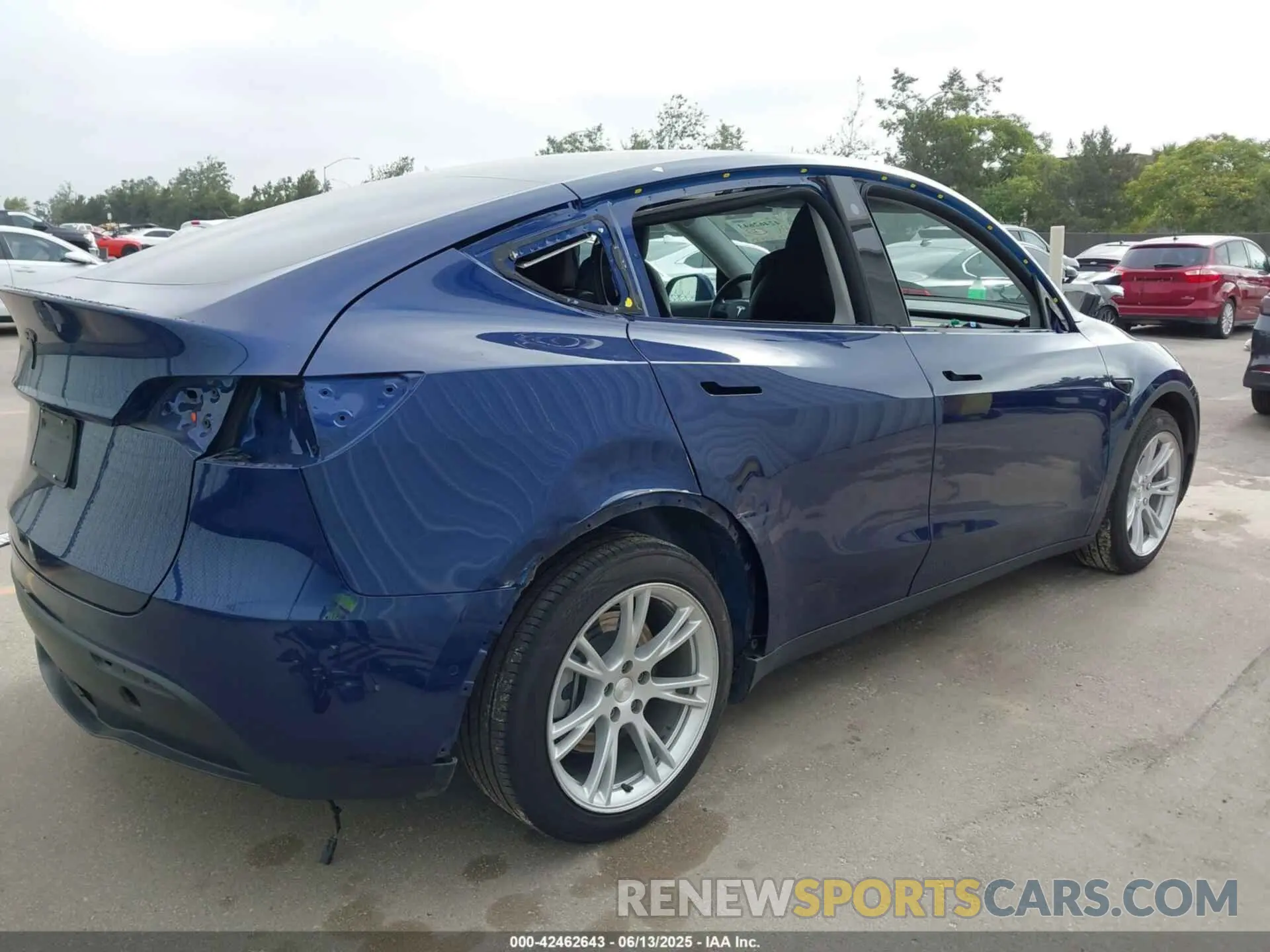 6 Photograph of a damaged car 7SAYGAEEXNF363300 TESLA MODEL Y 2022