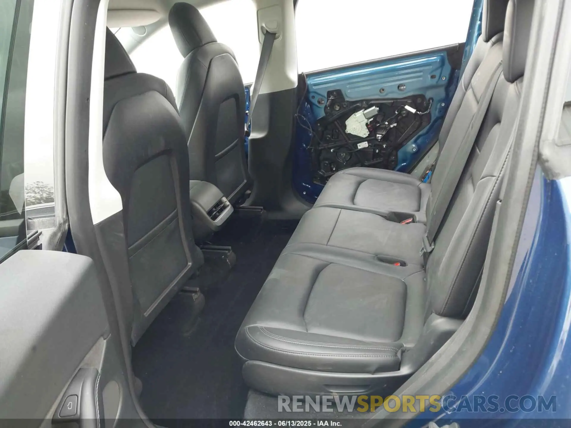 8 Photograph of a damaged car 7SAYGAEEXNF363300 TESLA MODEL Y 2022