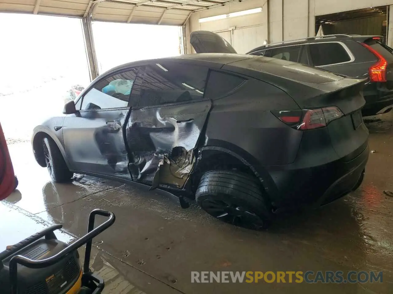 2 Photograph of a damaged car 7SAYGAEEXNF429618 TESLA MODEL Y 2022