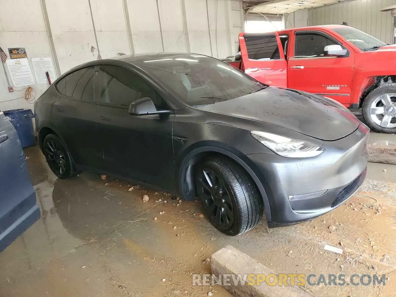 4 Photograph of a damaged car 7SAYGAEEXNF429618 TESLA MODEL Y 2022