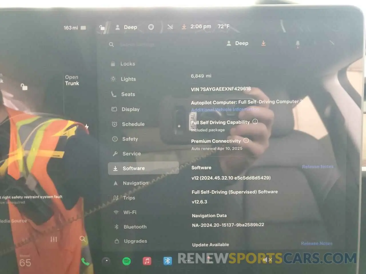 9 Photograph of a damaged car 7SAYGAEEXNF429618 TESLA MODEL Y 2022