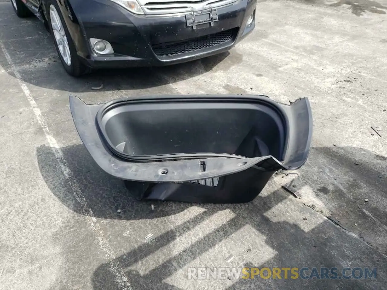 12 Photograph of a damaged car 7SAYGAEEXNF489673 TESLA MODEL Y 2022