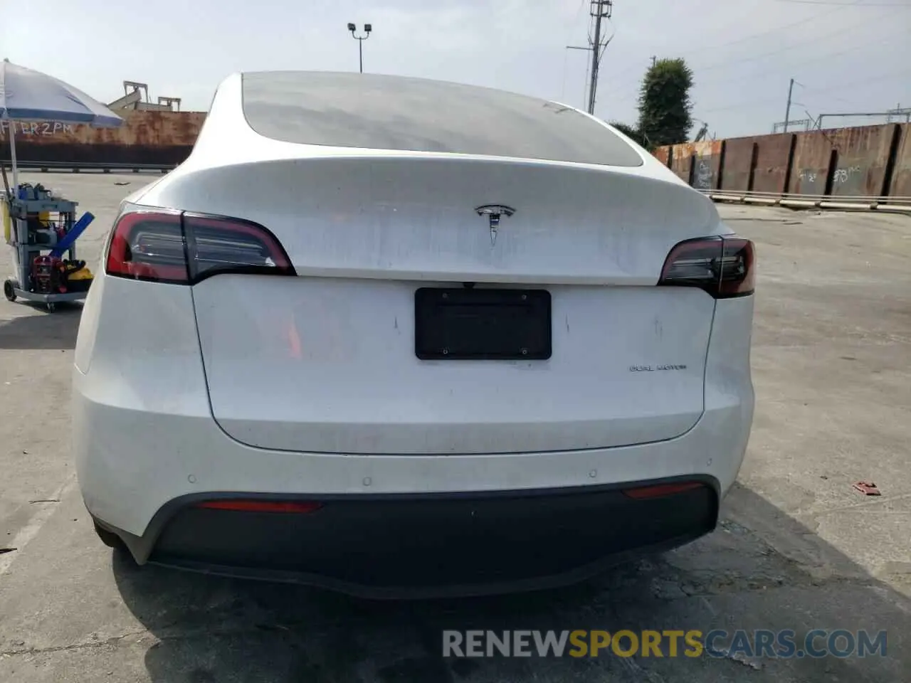 6 Photograph of a damaged car 7SAYGAEEXNF489673 TESLA MODEL Y 2022