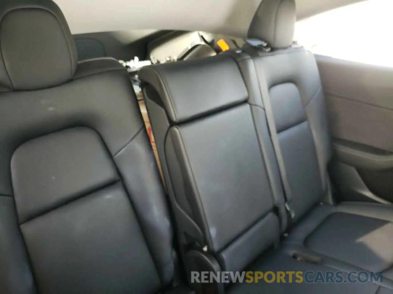 10 Photograph of a damaged car 7SAYGAEEXNF519092 TESLA MODEL Y 2022