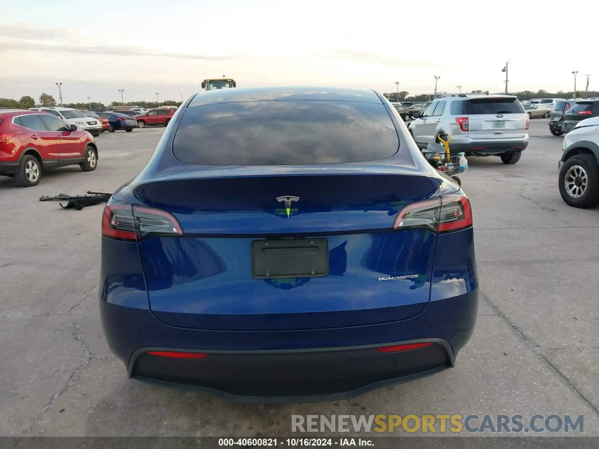17 Photograph of a damaged car 7SAYGDEE0NA004990 TESLA MODEL Y 2022