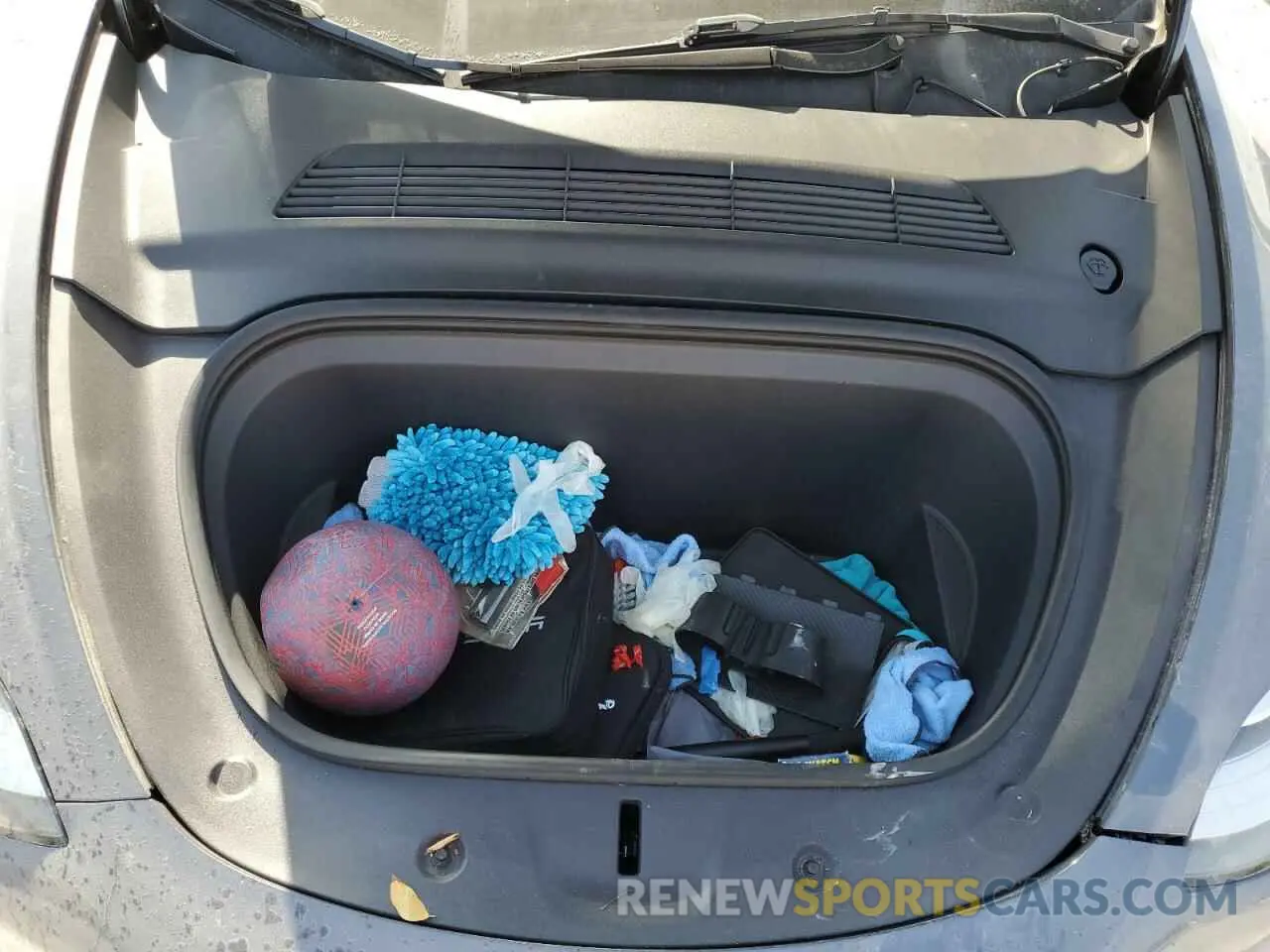 11 Photograph of a damaged car 7SAYGDEE0NA005699 TESLA MODEL Y 2022