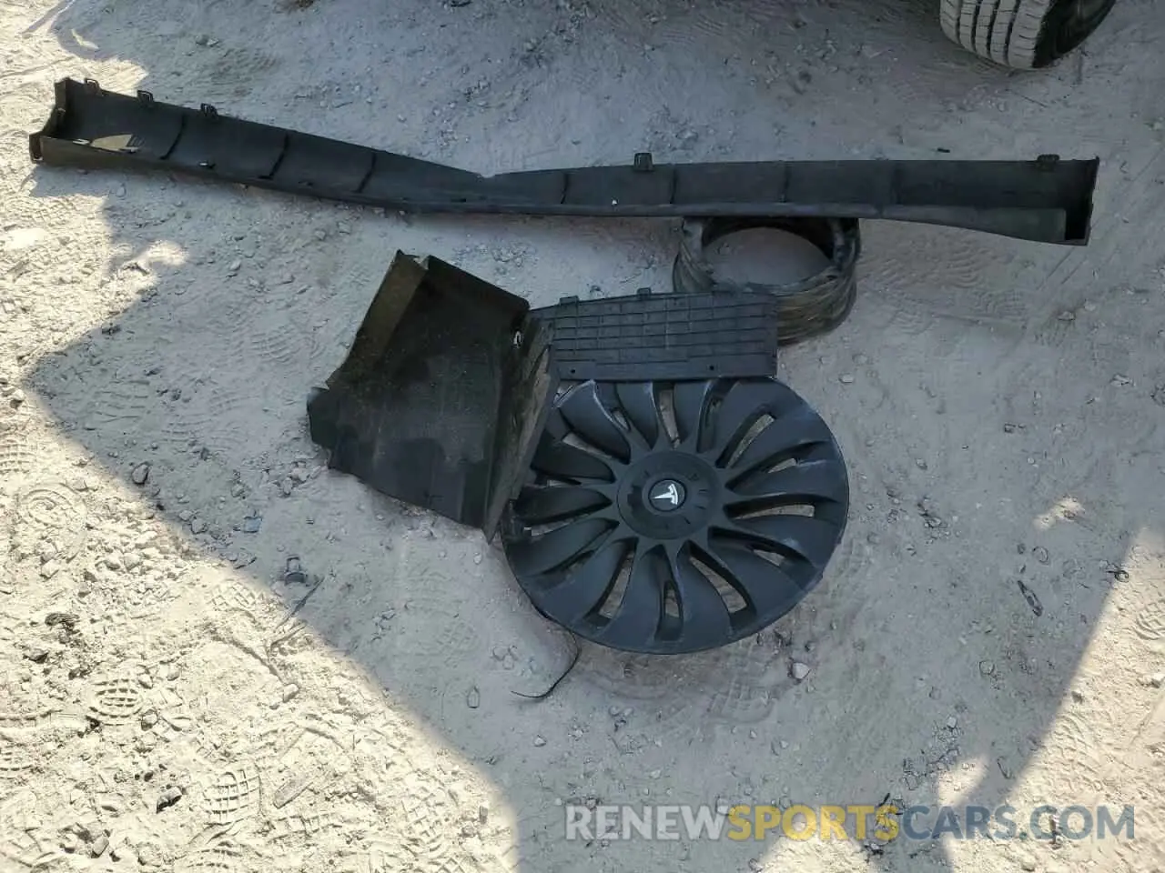 12 Photograph of a damaged car 7SAYGDEE0NA005699 TESLA MODEL Y 2022