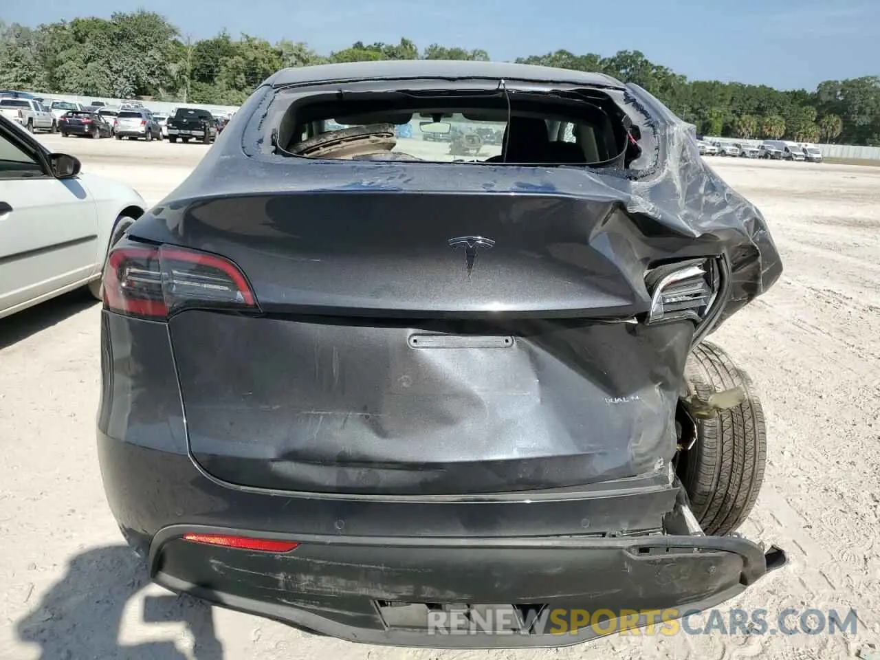 6 Photograph of a damaged car 7SAYGDEE0NA005699 TESLA MODEL Y 2022