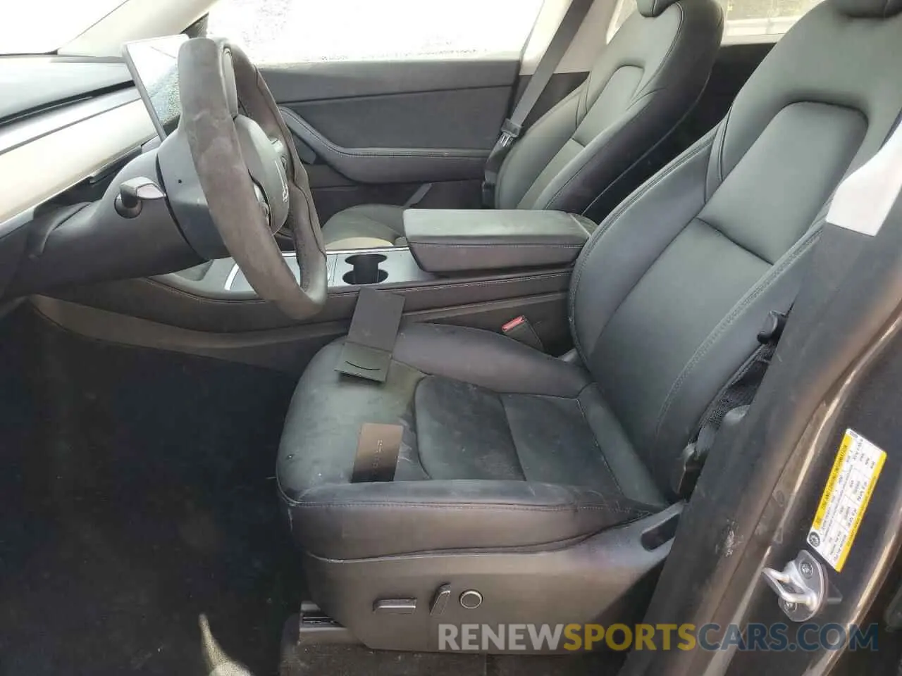 7 Photograph of a damaged car 7SAYGDEE0NA005699 TESLA MODEL Y 2022