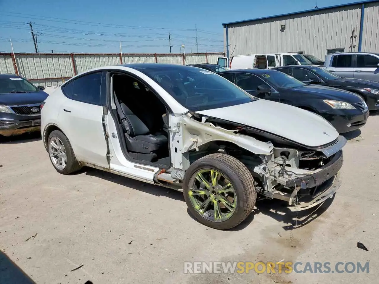 4 Photograph of a damaged car 7SAYGDEE0NA009994 TESLA MODEL Y 2022