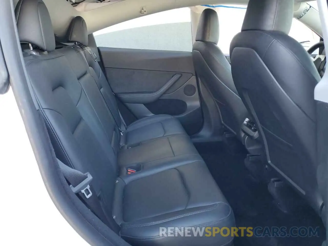 10 Photograph of a damaged car 7SAYGDEE0NA017688 TESLA MODEL Y 2022