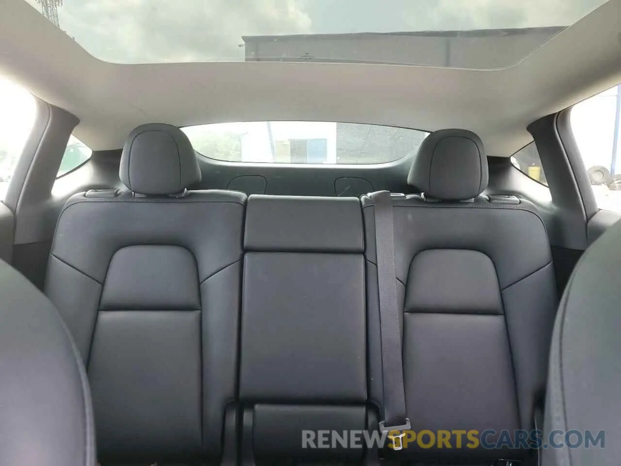 10 Photograph of a damaged car 7SAYGDEE0NA018906 TESLA MODEL Y 2022