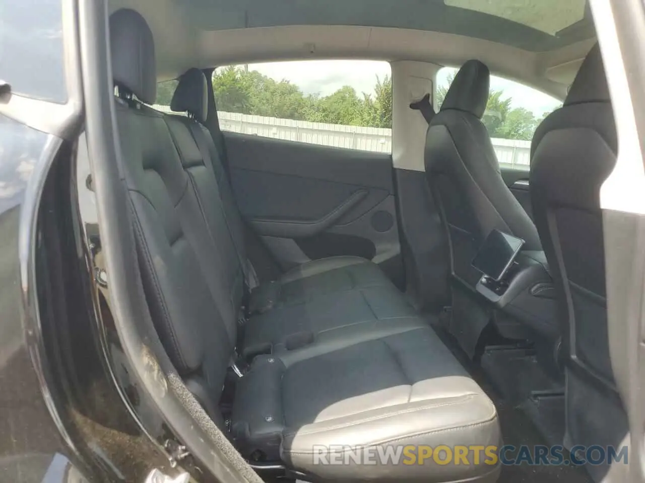 11 Photograph of a damaged car 7SAYGDEE0NA018906 TESLA MODEL Y 2022