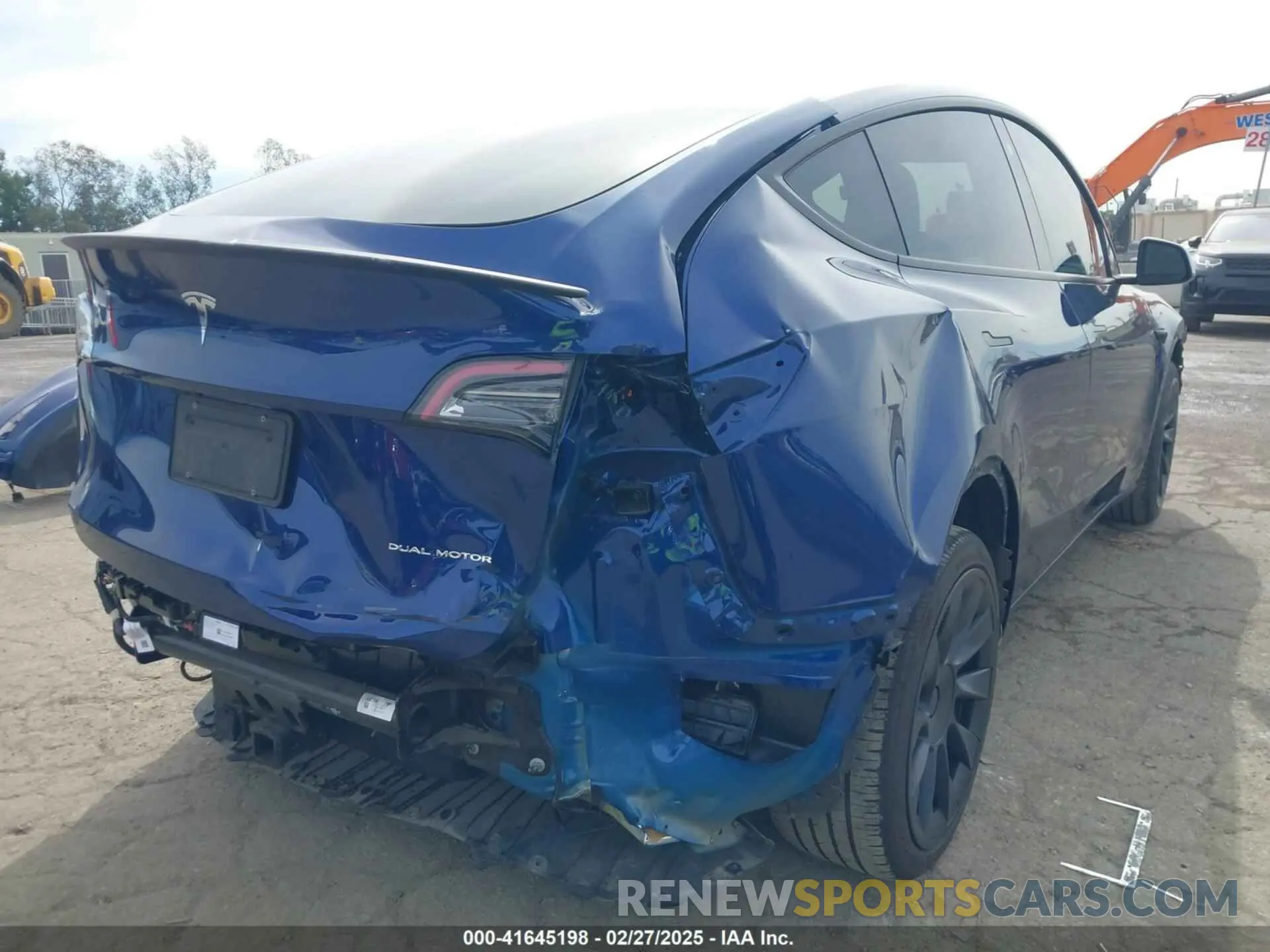 4 Photograph of a damaged car 7SAYGDEE0NA019067 TESLA MODEL Y 2022