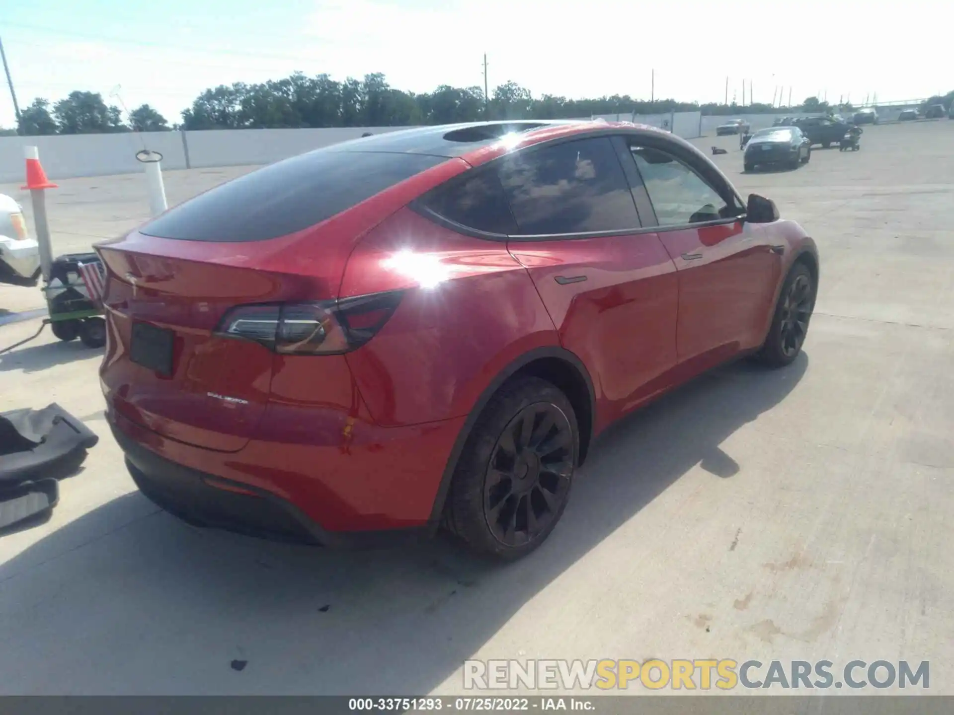 4 Photograph of a damaged car 7SAYGDEE0NF318979 TESLA MODEL Y 2022