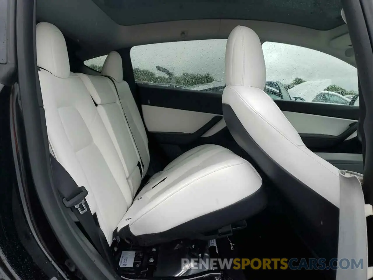 10 Photograph of a damaged car 7SAYGDEE0NF327147 TESLA MODEL Y 2022