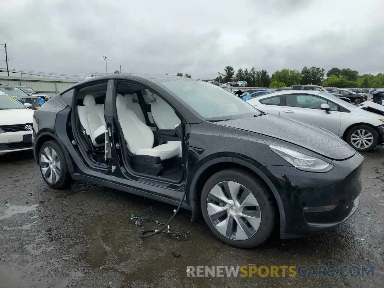 4 Photograph of a damaged car 7SAYGDEE0NF327147 TESLA MODEL Y 2022