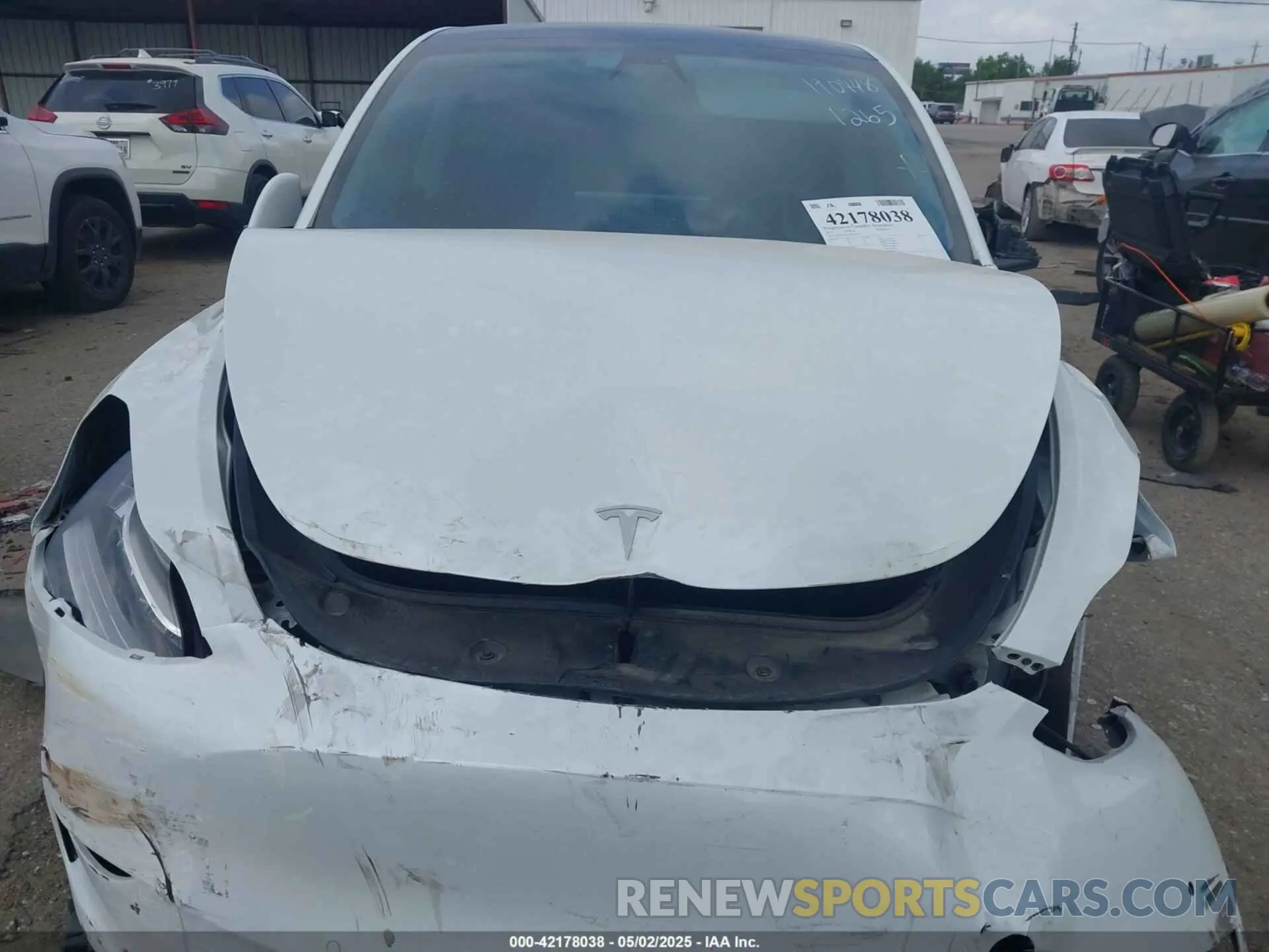 11 Photograph of a damaged car 7SAYGDEE0NF332610 TESLA MODEL Y 2022