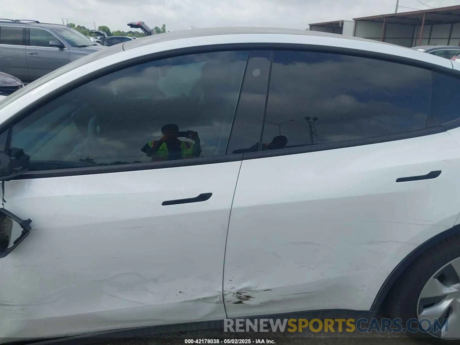 13 Photograph of a damaged car 7SAYGDEE0NF332610 TESLA MODEL Y 2022