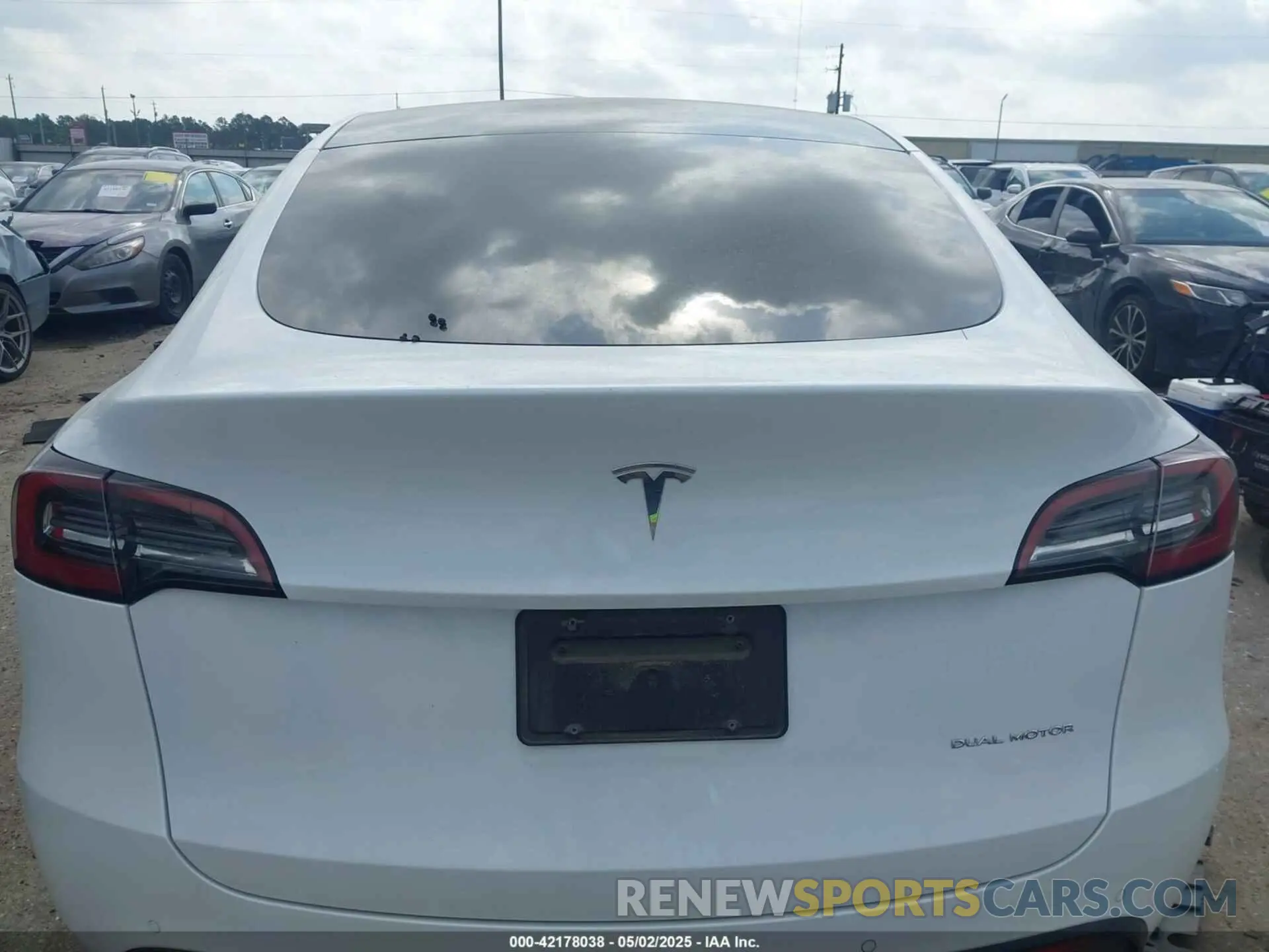 15 Photograph of a damaged car 7SAYGDEE0NF332610 TESLA MODEL Y 2022