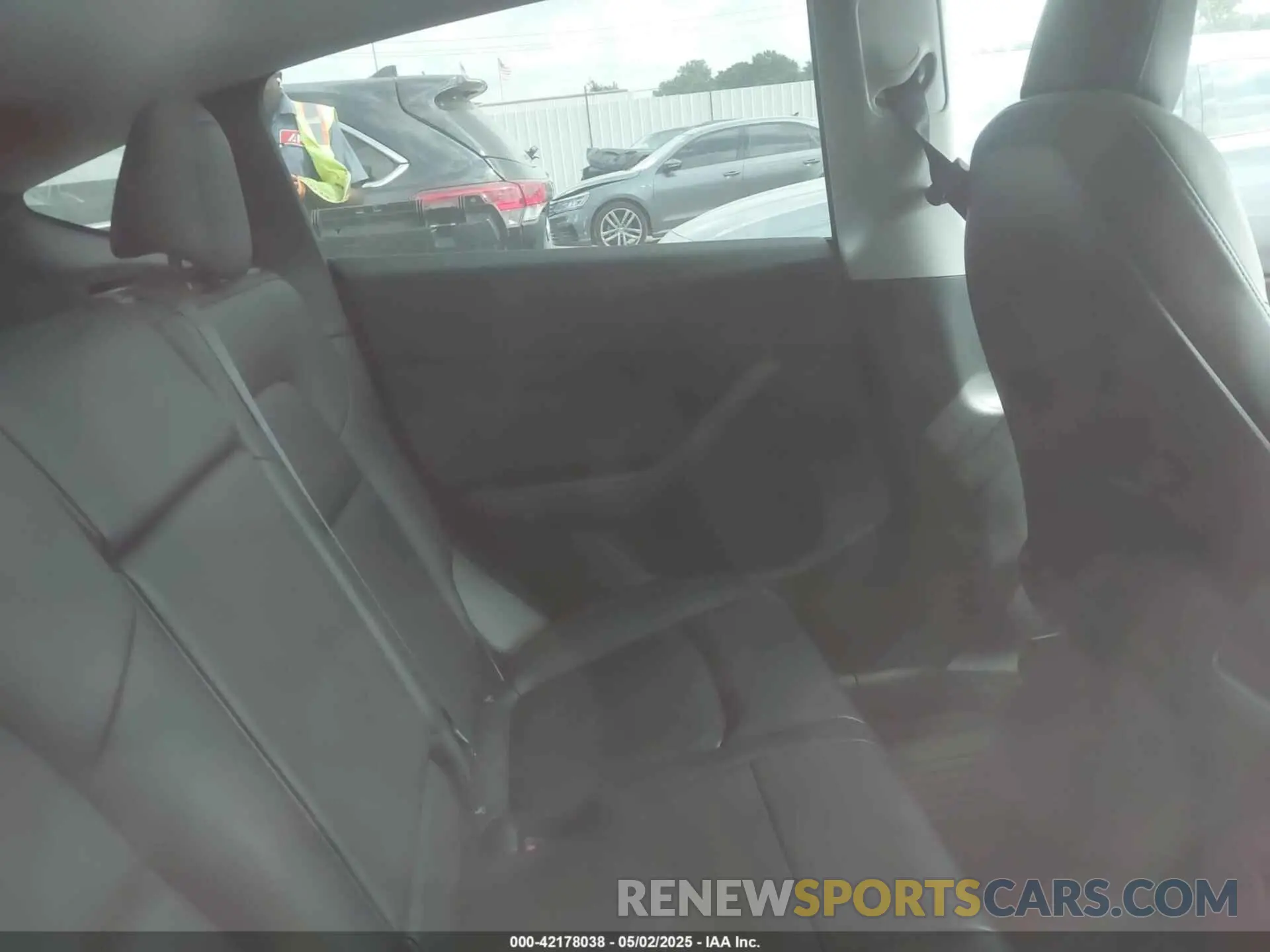8 Photograph of a damaged car 7SAYGDEE0NF332610 TESLA MODEL Y 2022